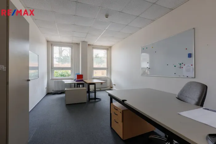 Pronájem výrobních prostor, Chodová Planá, Kyjovská, 1300 m2