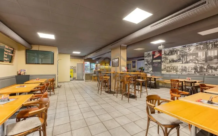 Prodej restaurace, Praha - Kobylisy, Chabařovická, 295 m2