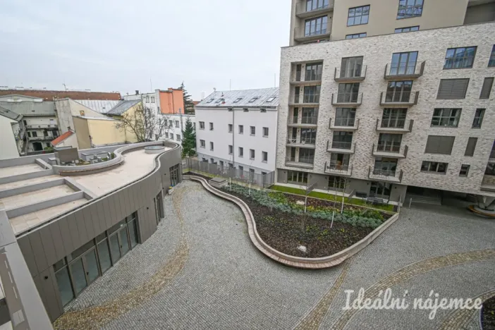 Pronájem bytu 1+kk, Brno, Bratislavská, 35 m2