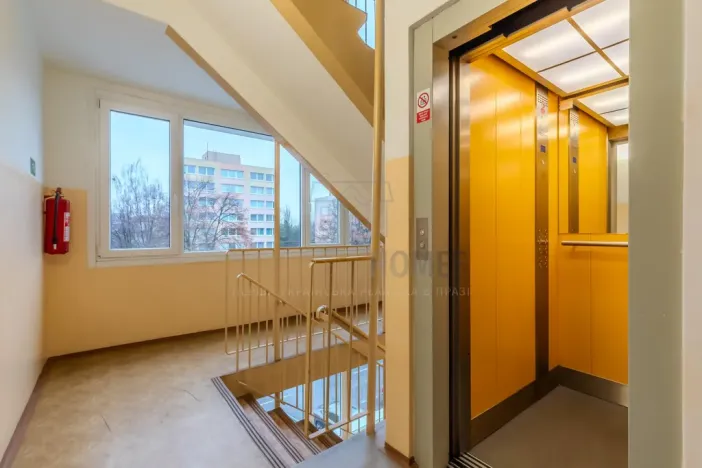 Prodej bytu 3+1, Praha - Prosek, Lovosická, 67 m2