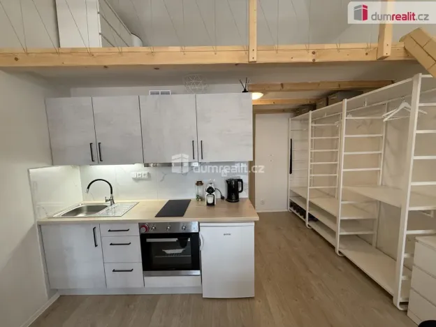 Pronájem bytu 1+kk, Praha - Smíchov, Na Valentince, 42 m2
