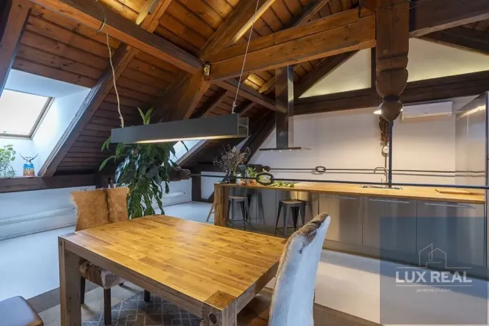 Prodej atypického bytu, Mikulov, Komenského, 164 m2