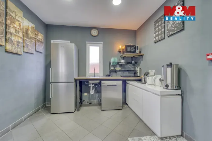 Prodej obchodního prostoru, Stružná, 216 m2