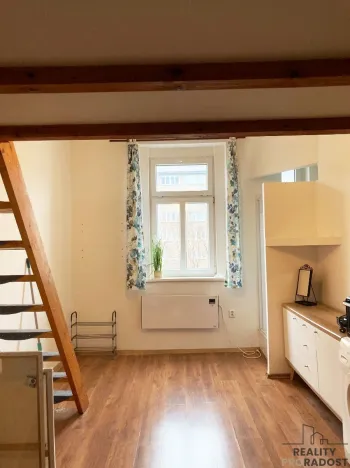 Pronájem bytu 1+kk, Praha - Vršovice, 28. pluku, 27 m2