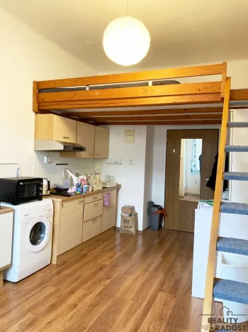 Pronájem bytu 1+kk, Praha - Vršovice, 28. pluku, 27 m2