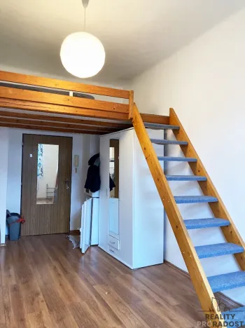 Pronájem bytu 1+kk, Praha - Vršovice, 28. pluku, 27 m2