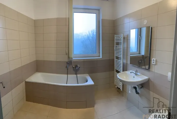 Pronájem bytu 3+kk, Ledenice, Náměstí, 70 m2