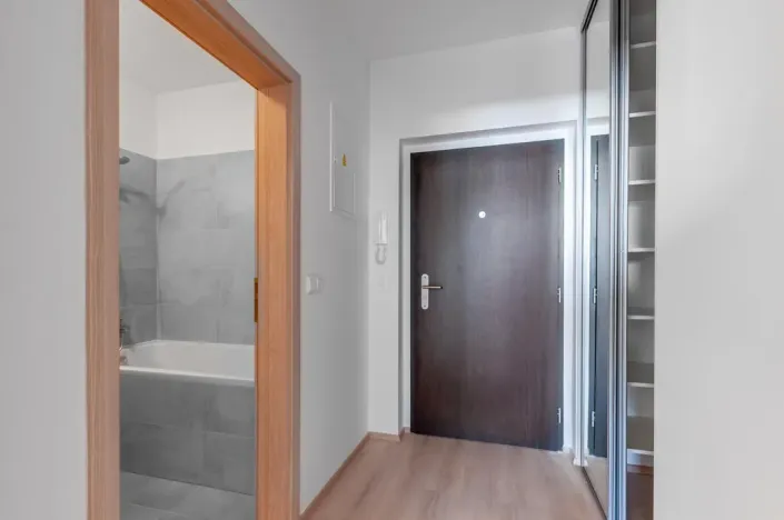 Pronájem bytu 1+kk, Praha - Vysočany, Svatošových, 32 m2