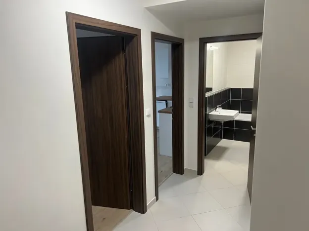 Pronájem bytu 2+kk, Praha - Prosek, Čakovická, 43 m2
