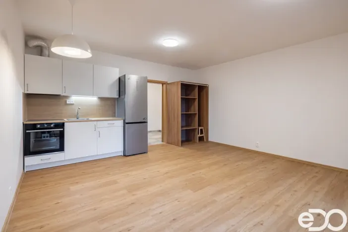 Pronájem bytu 1+kk, Praha - Podolí, Jeremenkova, 42 m2