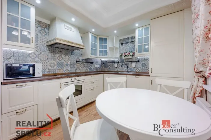 Prodej bytu 4+1, Nupaky, U Valu, 83 m2