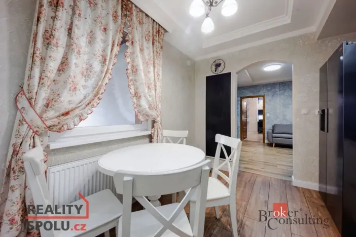 Prodej bytu 4+1, Nupaky, U Valu, 83 m2