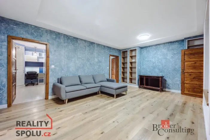 Prodej bytu 4+1, Nupaky, U Valu, 83 m2