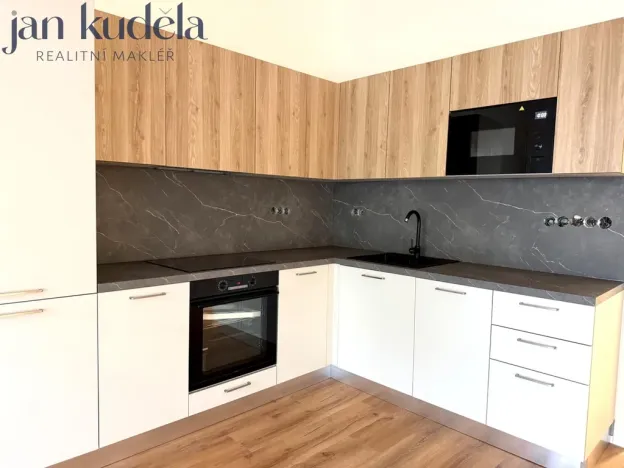 Pronájem bytu 2+kk, Brno, Komárovská, 54 m2