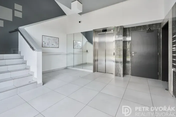 Prodej bytu 2+kk, Praha - Dolní Měcholupy, Honzíkova, 55 m2