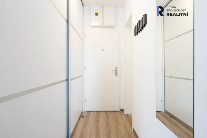 Pronájem bytu 1+kk, Zlín, Lorencova, 43 m2