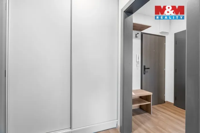 Pronájem bytu 2+kk, Liberec - Liberec VI-Rochlice, Dobiášova, 42 m2