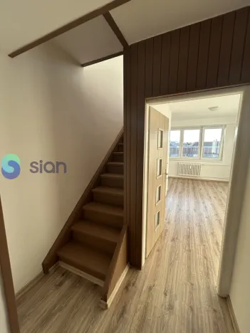 Pronájem atypického bytu, Ostrava, Sokolská třída, 60 m2