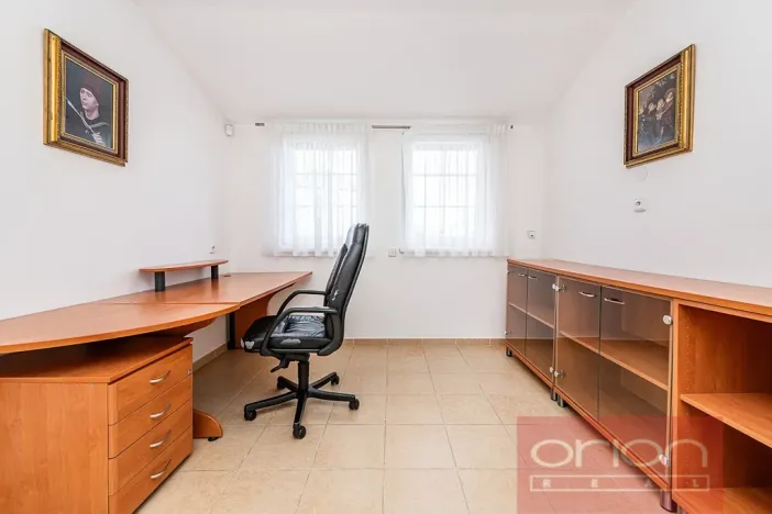 Pronájem rodinného domu, Praha - Suchdol, Havraní, 350 m2