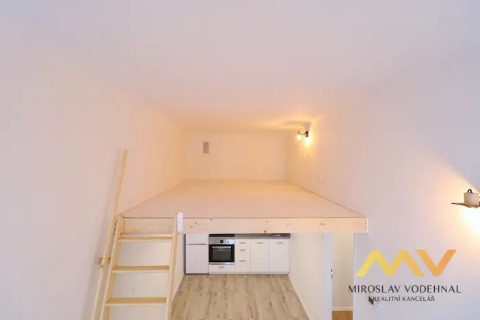 Pronájem bytu 2+kk, Hradec Králové, Dlouhá, 36 m2