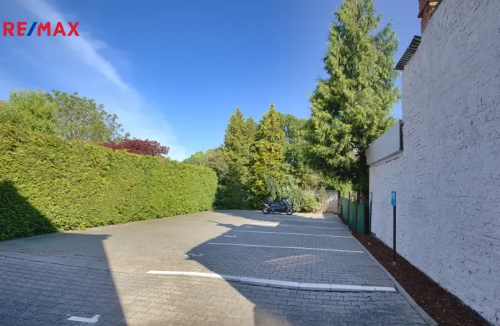 Pronájem garážového stání, Zlín, Santražiny, 12 m2