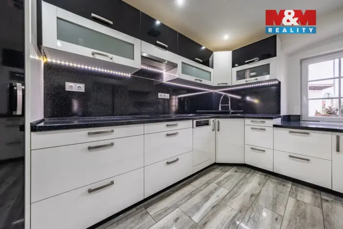 Prodej rodinného domu, Okounov, 197 m2