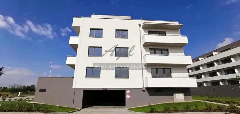 Pronájem garážového stání, Slavkov u Brna, 15 m2