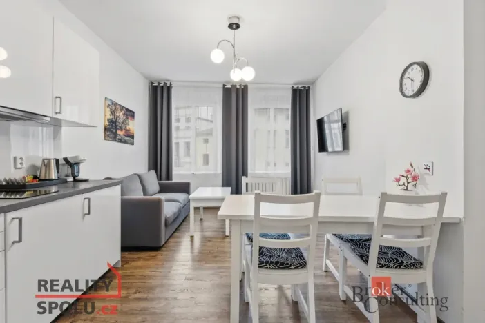 Prodej ubytování, Broumov, Malé náměstí, 298 m2