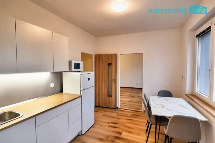 Pronájem bytu 1+1, Okna, 43 m2