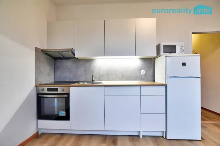 Pronájem bytu 1+1, Okna, 43 m2