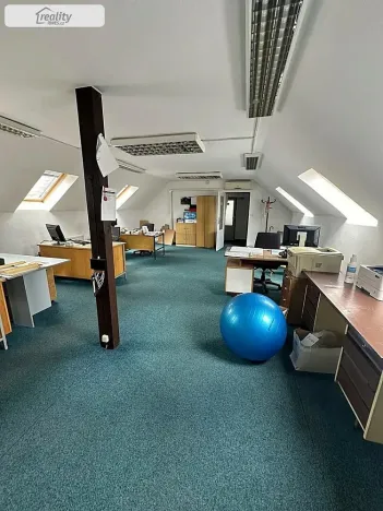 Pronájem skladu, Praha, Libušská, 1900 m2