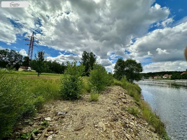 Prodej louky, Týn nad Vltavou, Hněvkovice na pravém břehu Vlt., 1648 m2