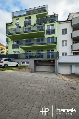 Pronájem garážového stání, Brno, Nachová, 15 m2