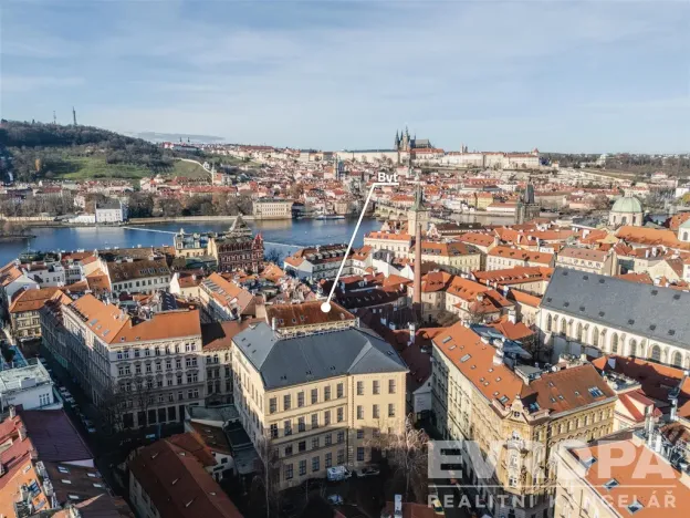 Prodej atypického bytu, Praha - Staré Město, U Dobřenských, 63 m2