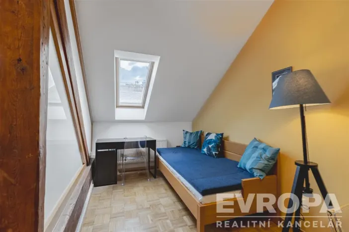 Prodej atypického bytu, Praha - Staré Město, U Dobřenských, 63 m2