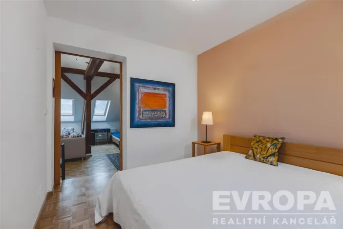 Prodej atypického bytu, Praha - Staré Město, U Dobřenských, 63 m2