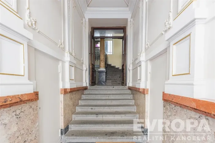 Prodej atypického bytu, Praha - Staré Město, U Dobřenských, 63 m2