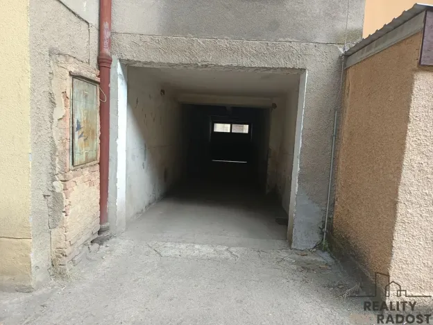 Pronájem garážového stání, Praha, Klicperova, 15 m2