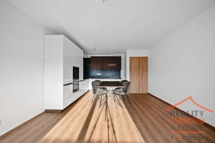 Prodej bytu 2+kk, Hradec Králové, Antonína Petrofa, 56 m2