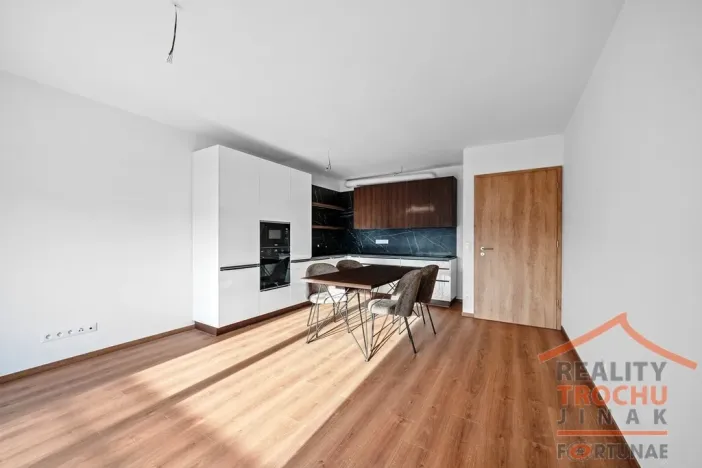 Prodej bytu 2+kk, Hradec Králové, Antonína Petrofa, 56 m2