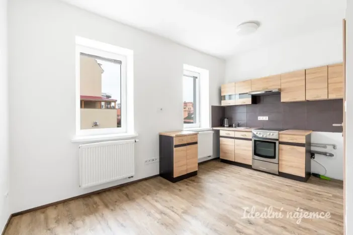Pronájem bytu 1+kk, Praha - Uhříněves, Salačova, 24 m2