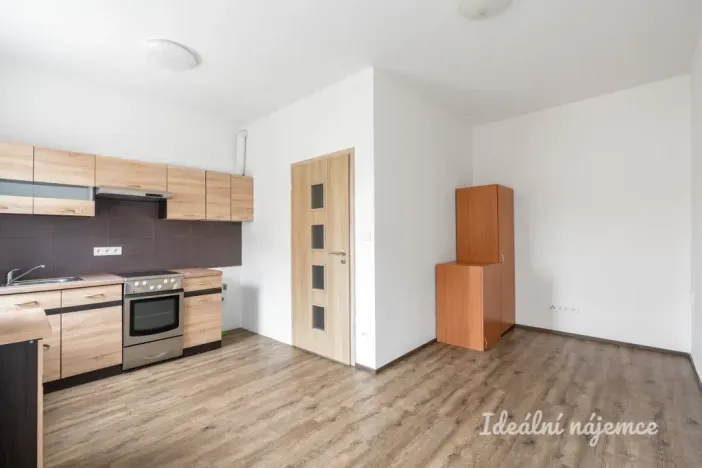 Pronájem bytu 1+kk, Praha - Uhříněves, Salačova, 24 m2