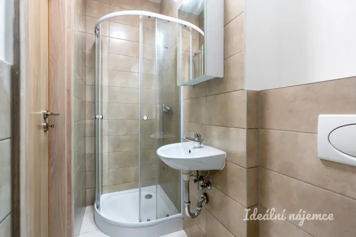 Pronájem bytu 1+kk, Praha - Uhříněves, Salačova, 24 m2