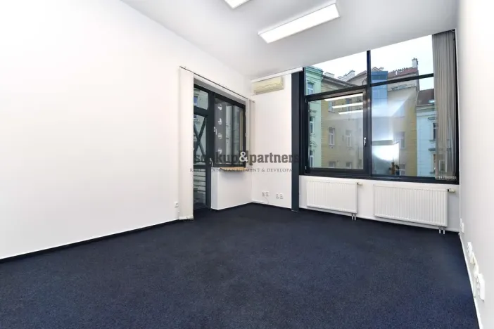 Pronájem kanceláře, Praha - Karlín, Pobřežní, 125 m2