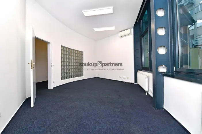 Pronájem kanceláře, Praha - Karlín, Pobřežní, 125 m2