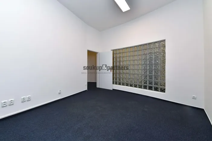 Pronájem kanceláře, Praha - Karlín, Pobřežní, 125 m2