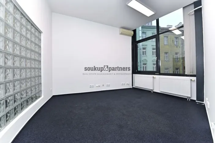 Pronájem kanceláře, Praha - Karlín, Pobřežní, 125 m2