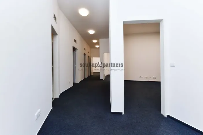 Pronájem kanceláře, Praha - Karlín, Pobřežní, 125 m2