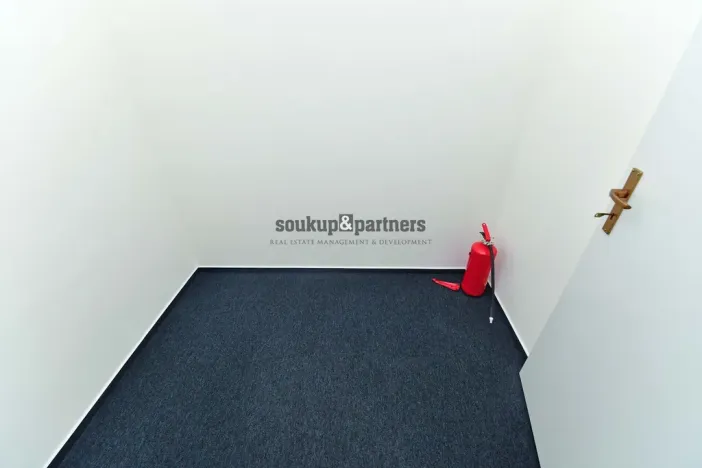 Pronájem kanceláře, Praha - Karlín, Pobřežní, 125 m2