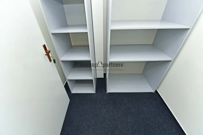 Pronájem kanceláře, Praha - Karlín, Pobřežní, 125 m2